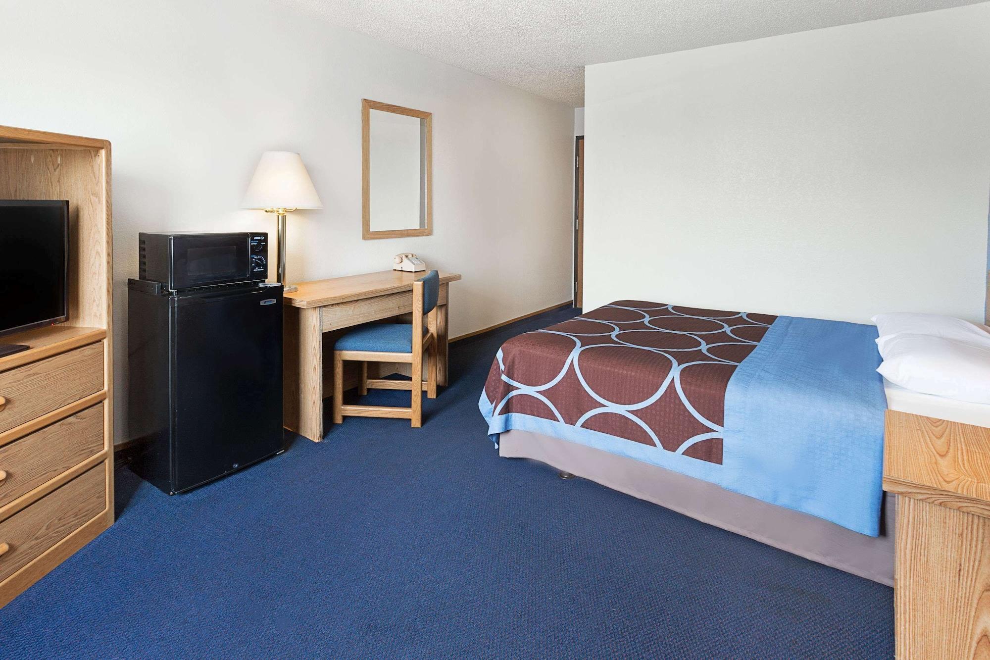 Hotel Super 8 By Wyndham 2*