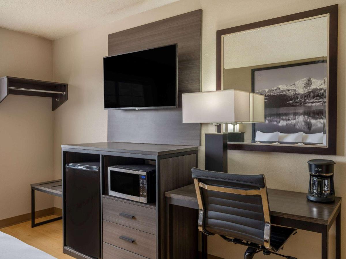Super 8 By Wyndham Hotel