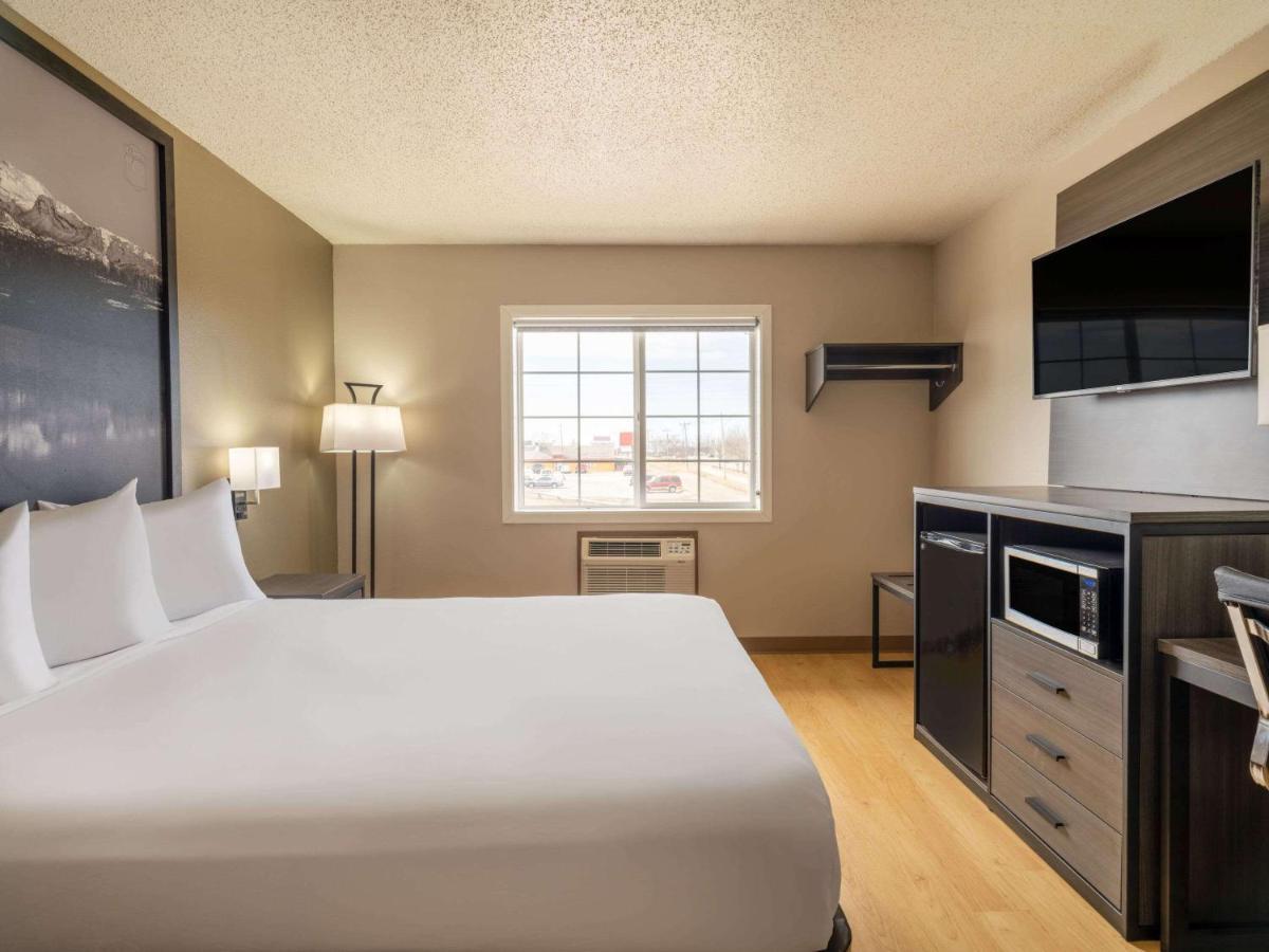 Super 8 By Wyndham Hotel Clinton