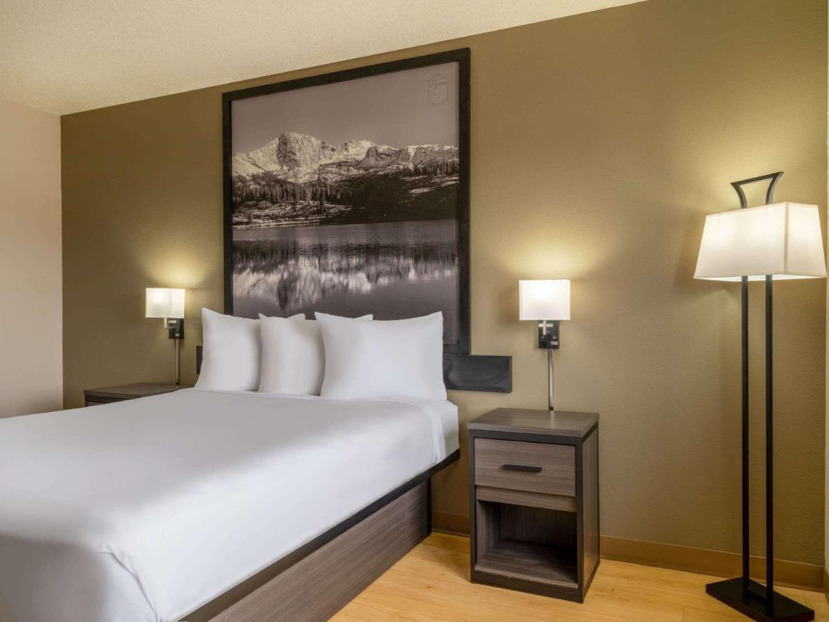 Super 8 By Wyndham Hotel Clinton