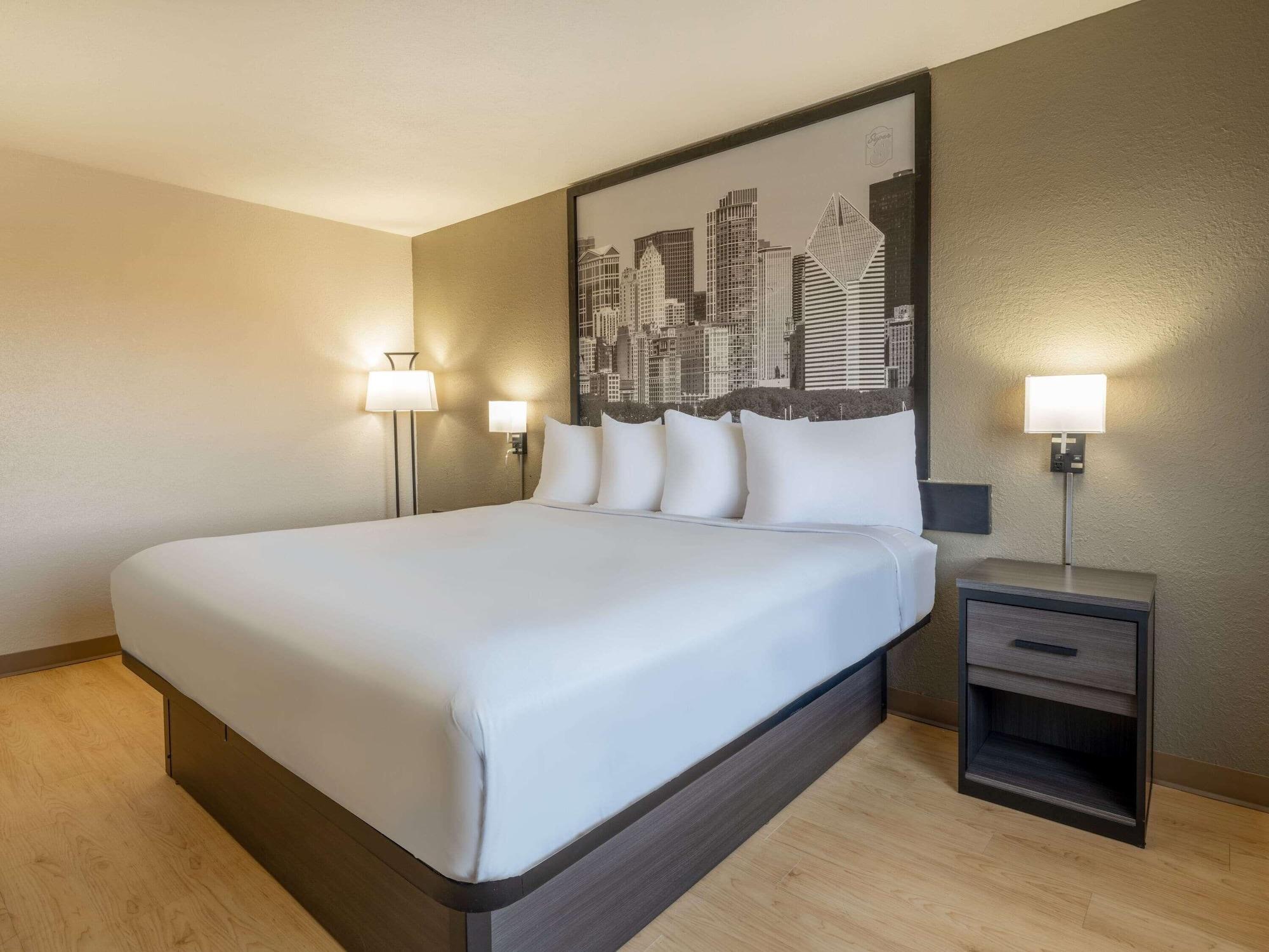 Super 8 By Wyndham Hotel